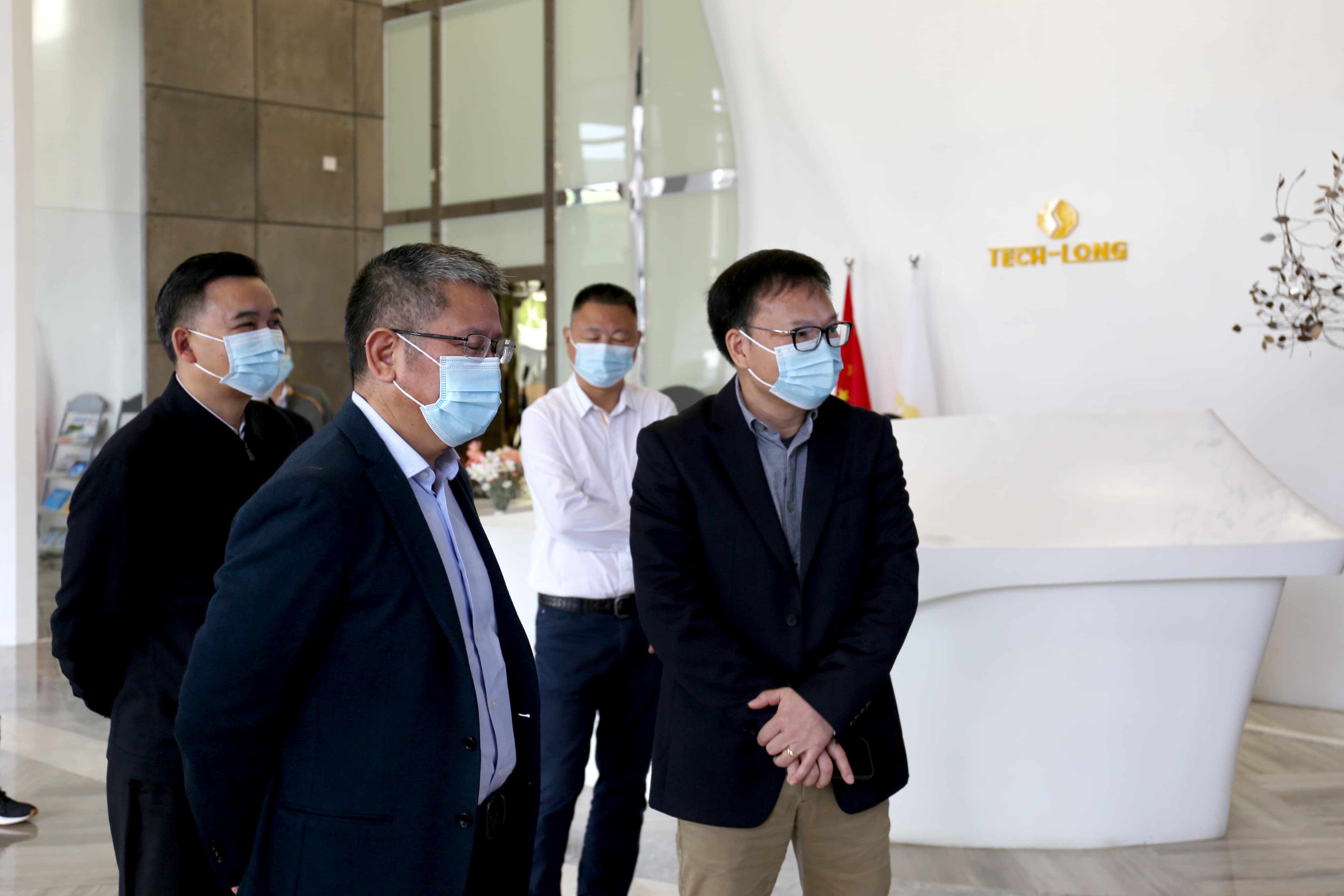 黔南州州委书记唐德智一行赴赏金船长官网调查调研