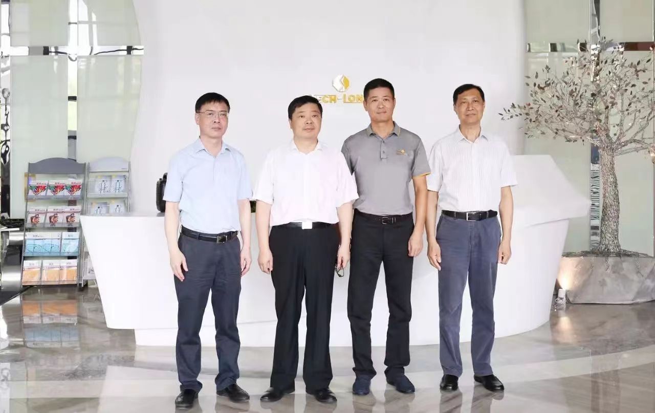 昭通市委副书记欧阳卫民  莅临赏金船长官网发展调研工作