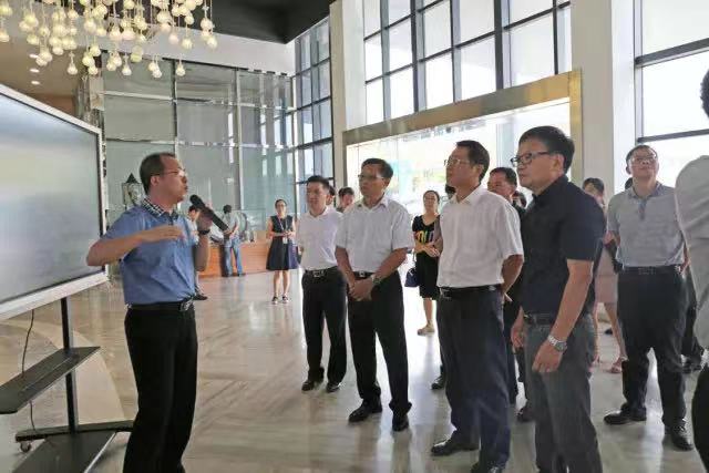 广东省人民当局副秘书长  钟旋辉一行莅临我司参观调查